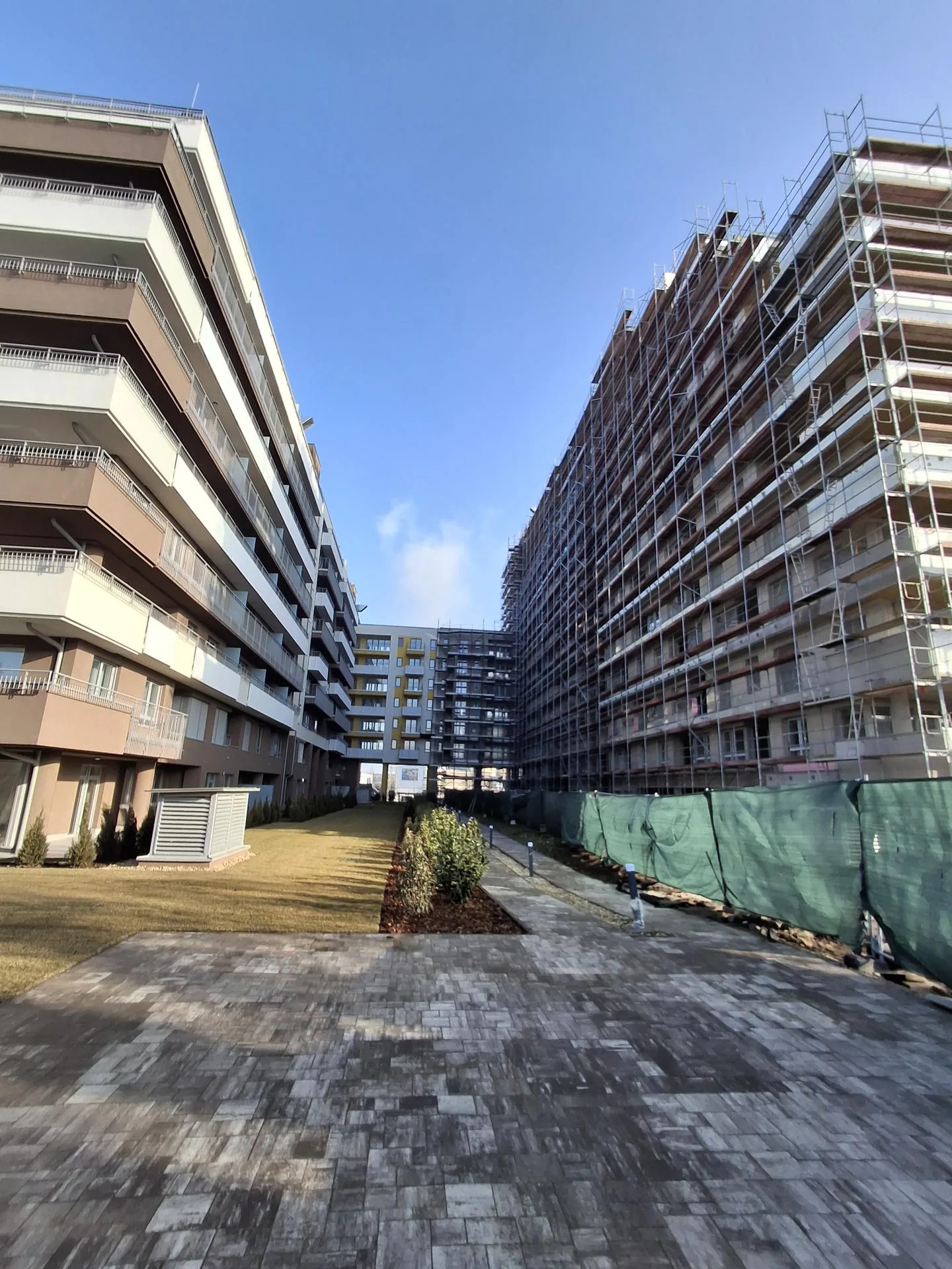 New Palace építkezés – Az I.ütem és a II. ütem kontrasztja – 2025 Április